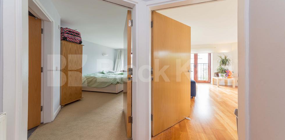 			TWO BED , TWO BATH MINUTES TO TUBE!, 2 Bedroom, 1 bath, 1 reception Flat			 Aran Mews, CALEDONIAN ROAD-BARNSBURY